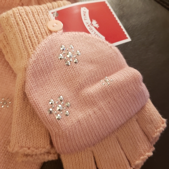 Soft Pink Girls Hat and Glove Set NWT - Picture 4 of 6